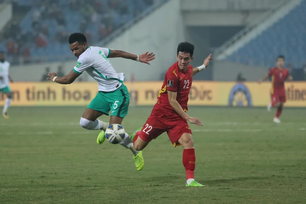 Hàng công của Việt Nam chơi đầy cố gắng, nhưng không một lần xuyên thủng mành lưới Saudi Arabia. Ảnh: MINH HOÀNG