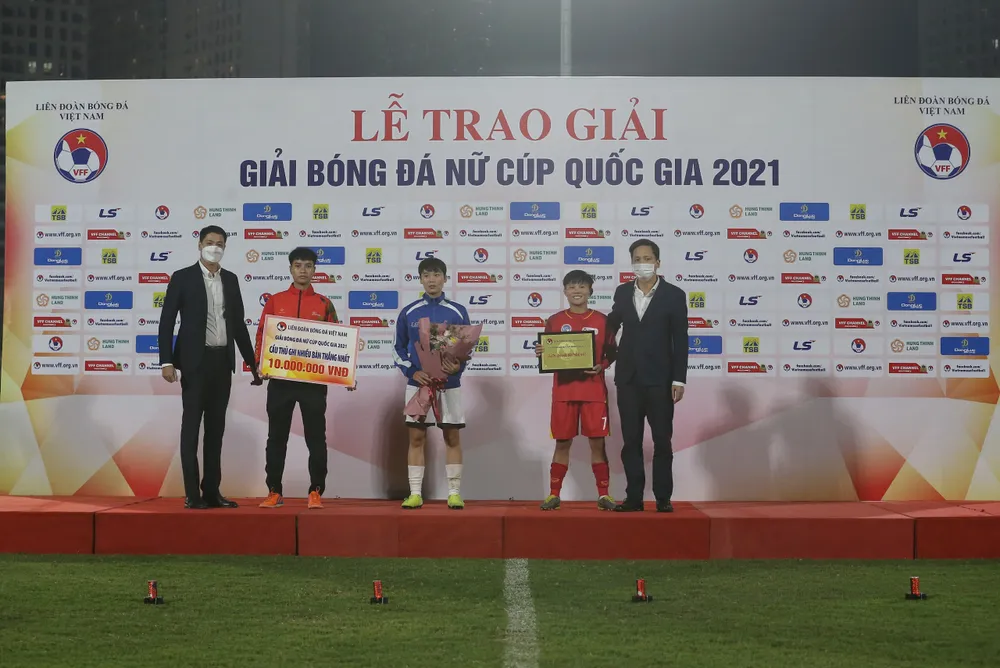 Cơn đau đầu 'dễ chịu' của bóng đá nữ Việt Nam ảnh 3