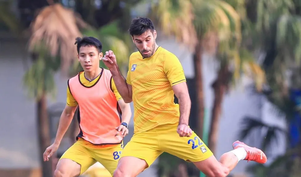 Hà Nội FC vừa công bố chính thức 2 ngoại binh đến từ châu Âu. Ảnh: CLB