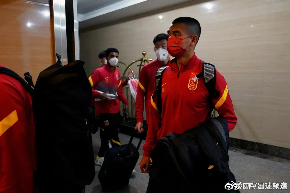 Đội tuyển Trung Quốc đến Hà Nội ảnh 1