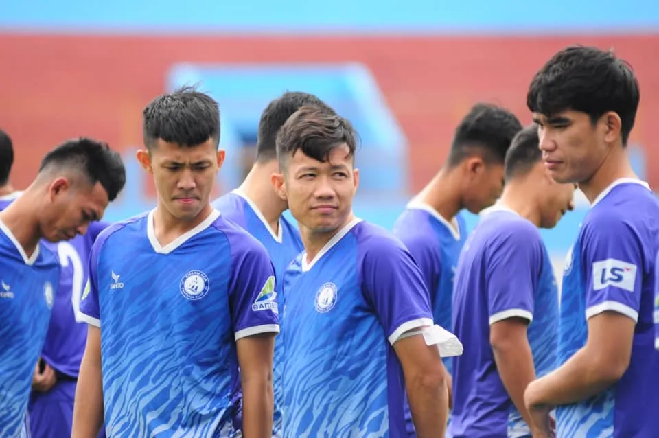 Các đội bóng tập ‘xông đất’ năm Nhâm Dần 2022 ảnh 3