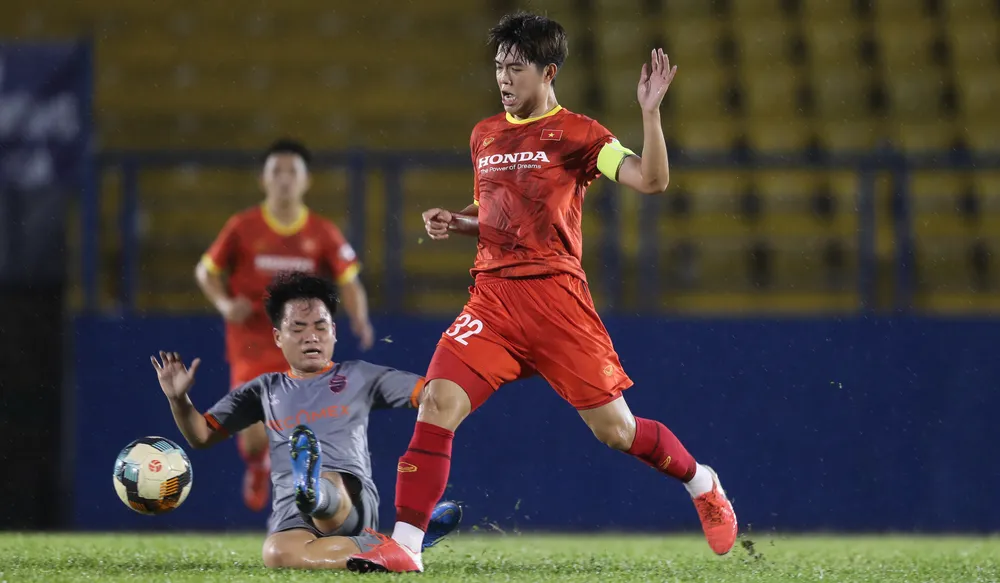 Văn Toàn lập siêu phẩm trong chiến thắng của U22 Việt Nam trước U19 Bình Dương ảnh 2