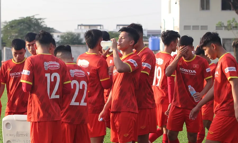 U22 Việt Nam dễ dàng bắt nhịp ở Campuchia ảnh 1