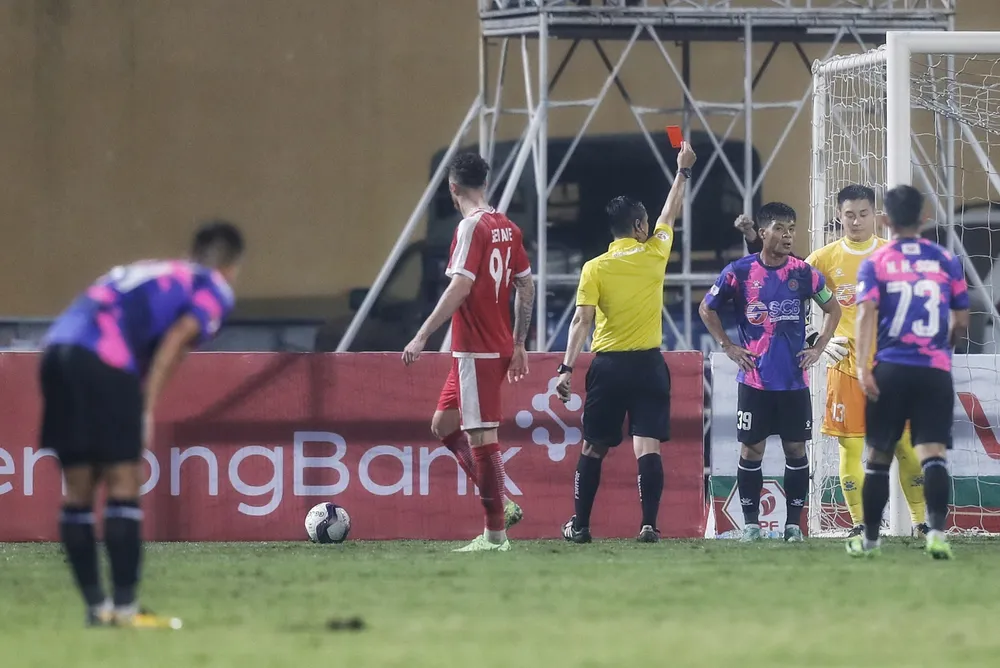Viettel FC vươn lên đầu bảng V-League 2022 ảnh 1