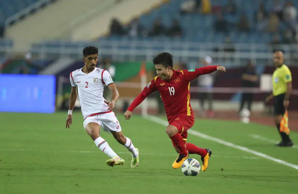 Tuyển Việt Nam thi đấu cố gắng, nhưng vẫn nhận thất bại trên sân Mỹ Đình trước Oman. ẢNH: MINH HOÀNG