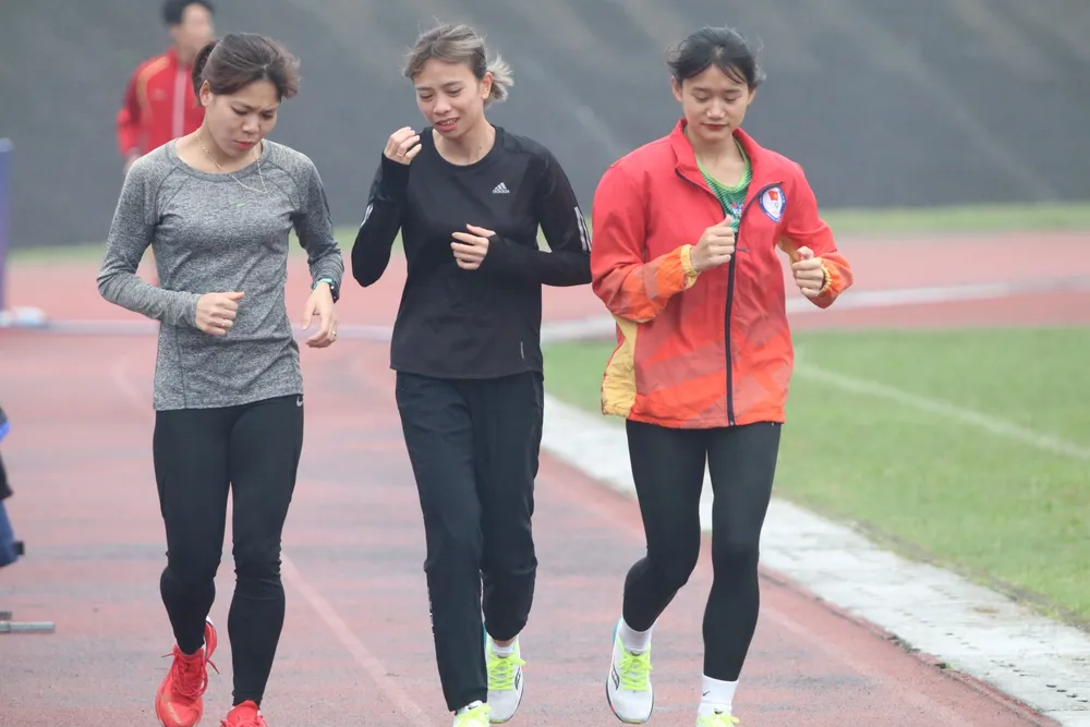 ‘Đội mưa’ để kịp chạy đến SEA Games 31 ảnh 5