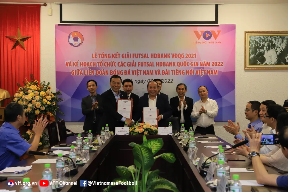 Lễ ký kết giữa VFF và VOV vào hôm 7-4. ẢNH: ANH TRẦN