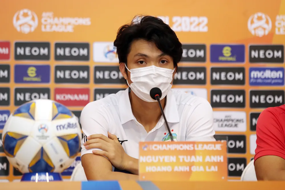 HLV Kiatisak hứa HAGL thi đấu tốt nhất có thể trước á quân Nhật Bản ảnh 1