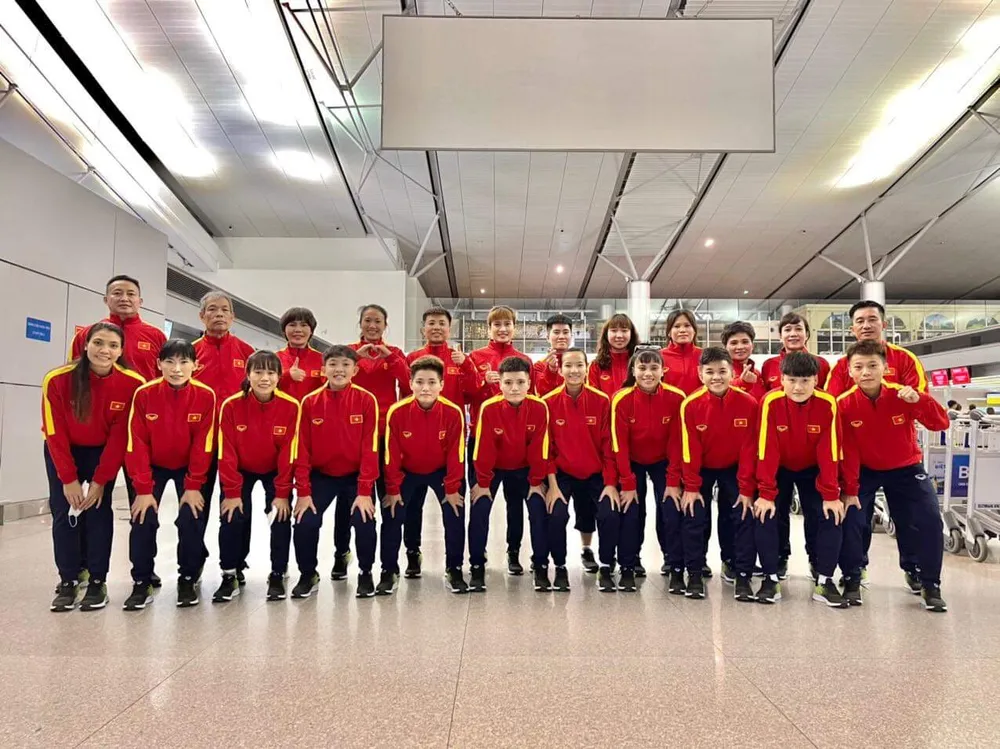 Futsal nữ Việt Nam lên đường sang Bahrain tập huấn ảnh 1