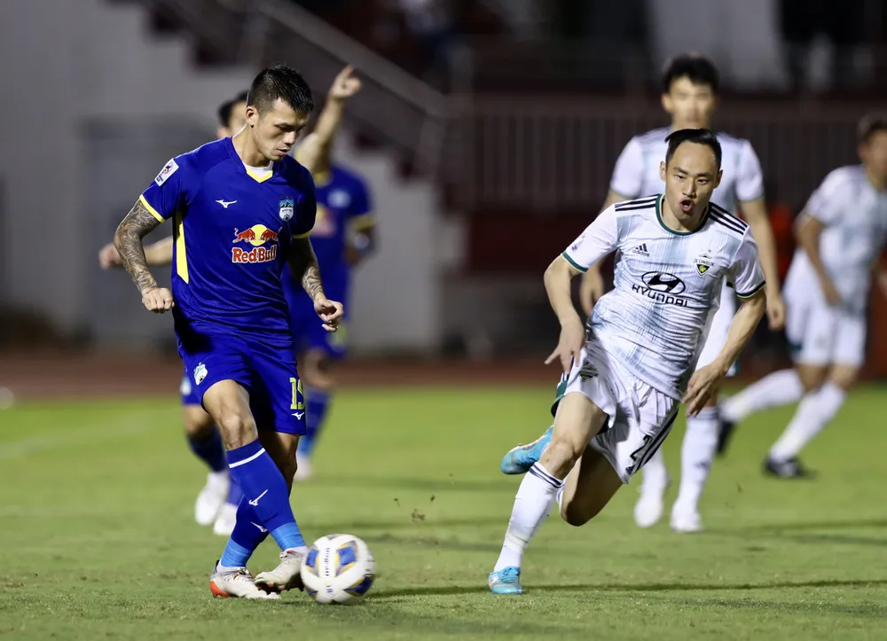 HAGL khiến nhà vô địch Hàn Quốc mất ngôi đầu ảnh 1