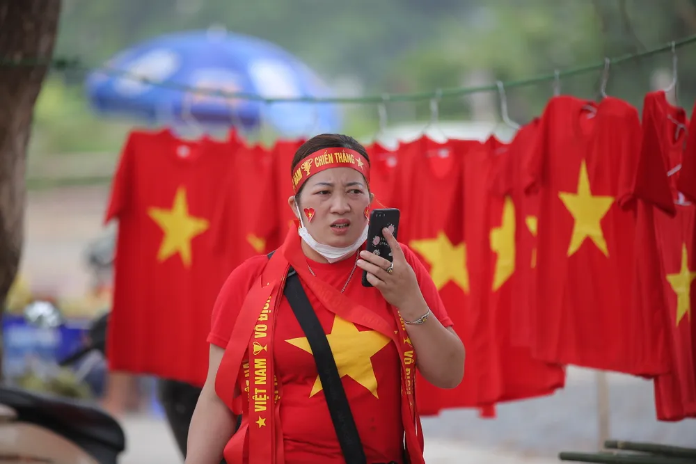 CĐV Phú Thọ hâm nóng trước trận U23 Việt Nam - U23 Indonesia ảnh 11