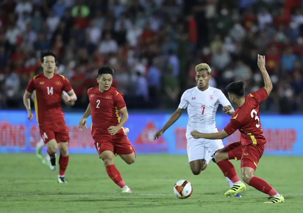 U23 Myanmar đã gây ra nhiều khó khăn cho U23 Việt Nam. ẢNH: DŨNG PHƯƠNG