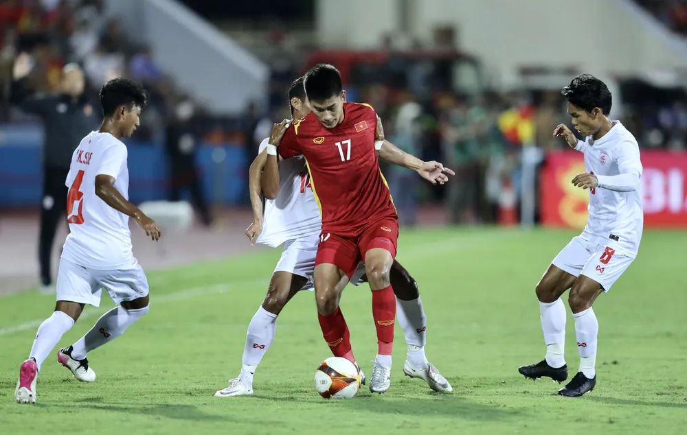 Quả bóng Vàng Đỗ Hùng Dũng lại ‘giải cứu’ U23 Việt Nam ảnh 3