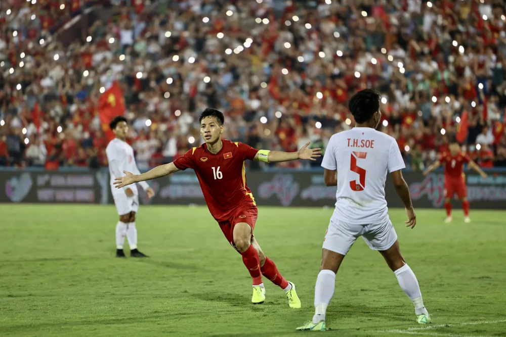 Quả bóng Vàng Đỗ Hùng Dũng lại ‘giải cứu’ U23 Việt Nam ảnh 6