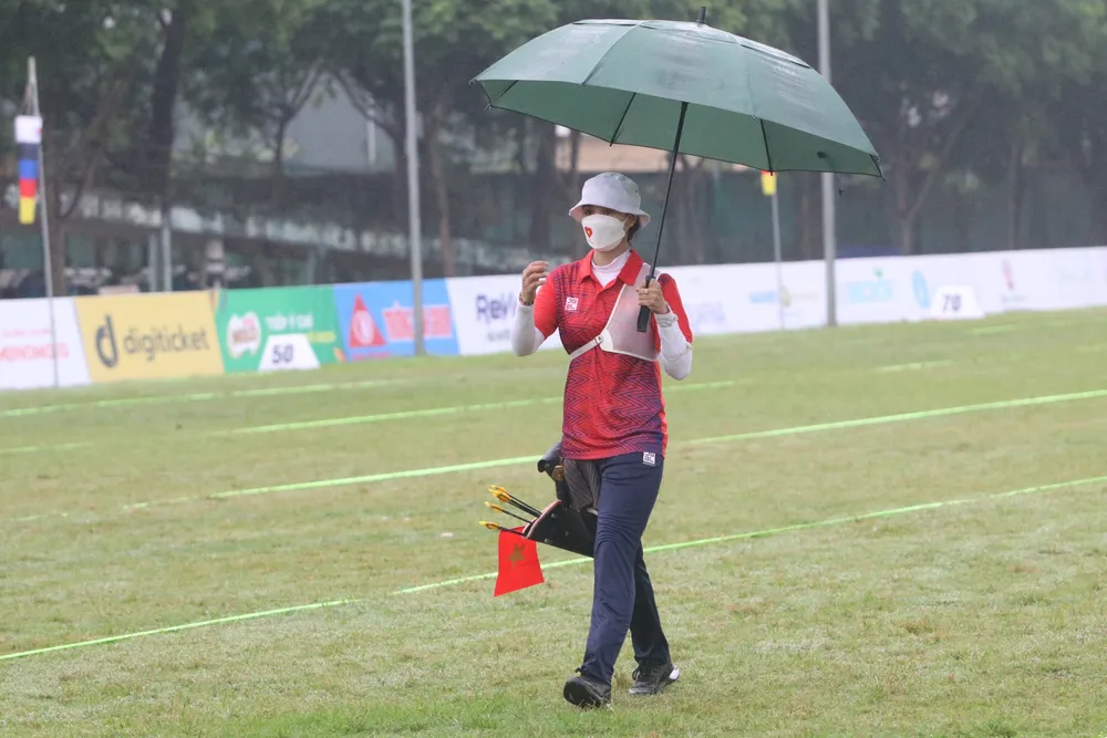 Khán giả ‘đội mưa’ đi xem hoa khôi Ánh Nguyệt thi bắn cung ảnh 7