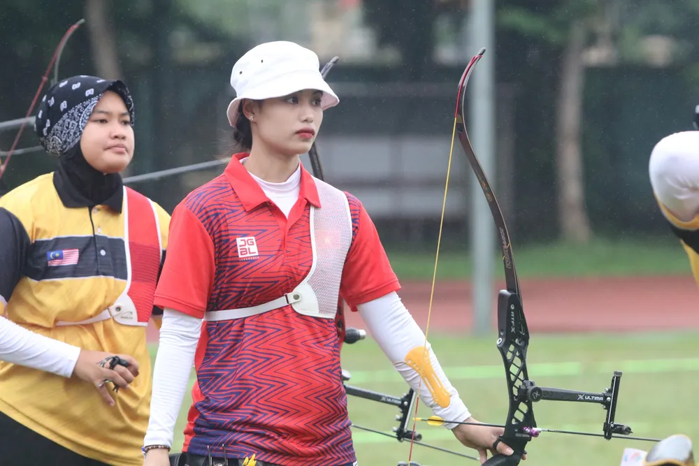 Khán giả ‘đội mưa’ đi xem hoa khôi Ánh Nguyệt thi bắn cung ảnh 4