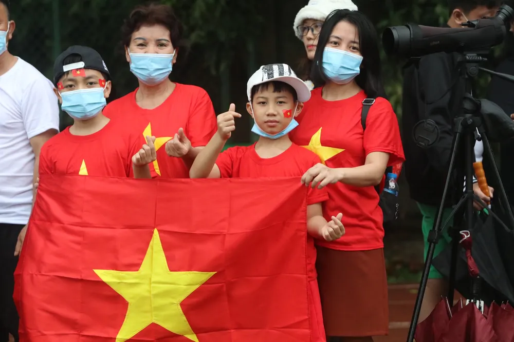 Khán giả ‘đội mưa’ đi xem hoa khôi Ánh Nguyệt thi bắn cung ảnh 3