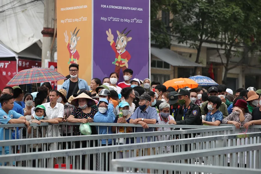 Người hâm mộ háo hức nhận vé xem Việt Nam đá chung kết ảnh 8