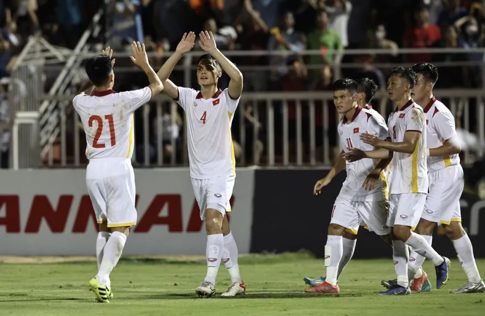 Đội tuyển Việt Nam đã có chiến thắng giành tặng khán giả TPHCM. Ảnh: DŨNG PHƯƠNG 