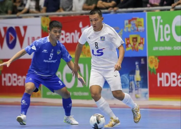 Cuộc đua vô địch cũng chỉ chuyện nội bộ giữa Thái Sơn Nam và Sahako FC. ẢNH: ANH TRẦN