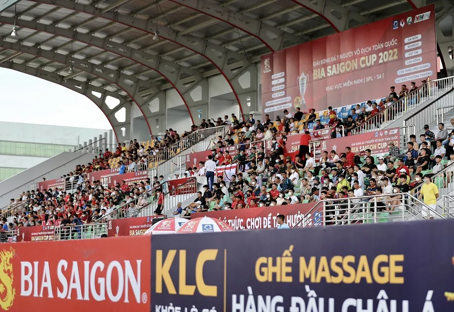 Dàn tuyển thủ Việt Nam đi ‘xem giò’ sới phủi Sài thành ảnh 2