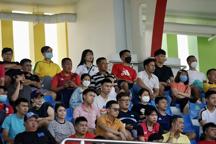 Dàn tuyển thủ Việt Nam đi ‘xem giò’ sới phủi Sài thành ảnh 6