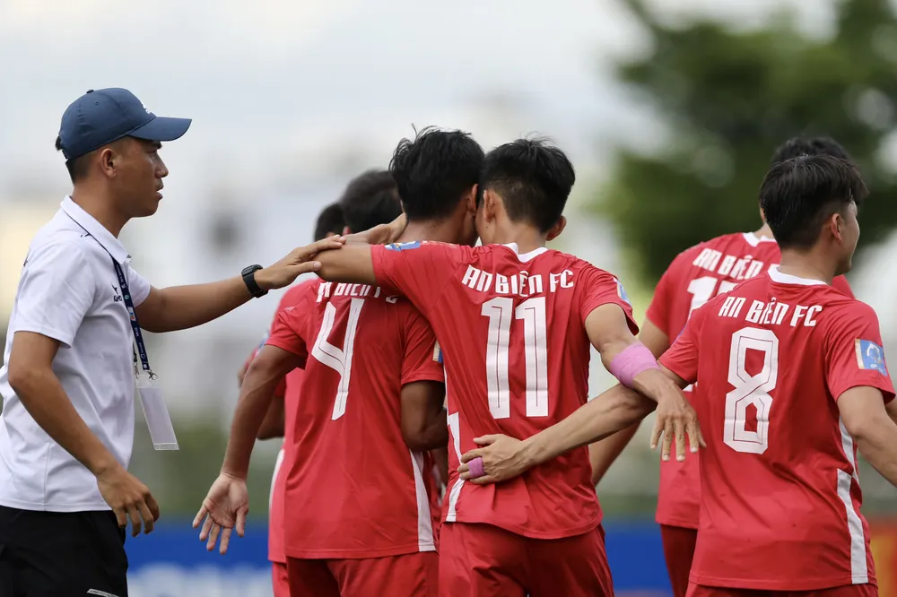 Vòng 3 SPL-S4: Dấu ấn chiến thuật của HLV Trung ‘Núi’, An Biên lên đỉnh bảng ảnh 1