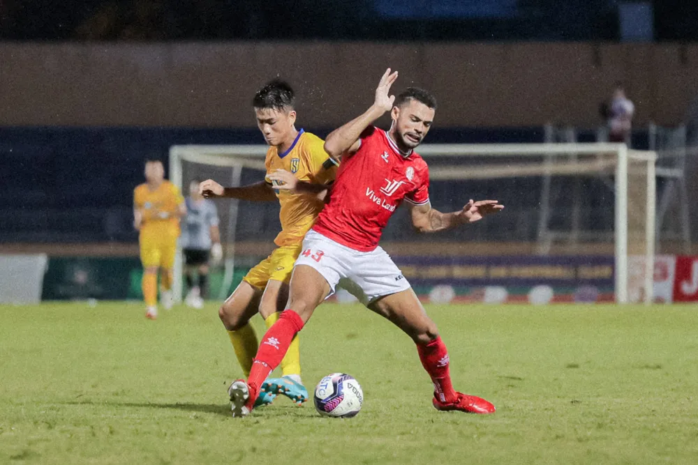 Dù thầy nội hay ngoại, CLB TPHCM vẫn có vấn đề ảnh 2