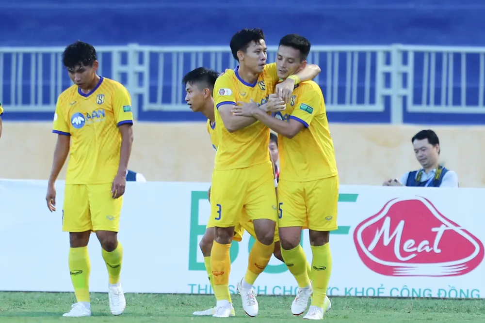 Niềm vui chiến thắng của SLNA. ẢNH: MINH HOÀNG