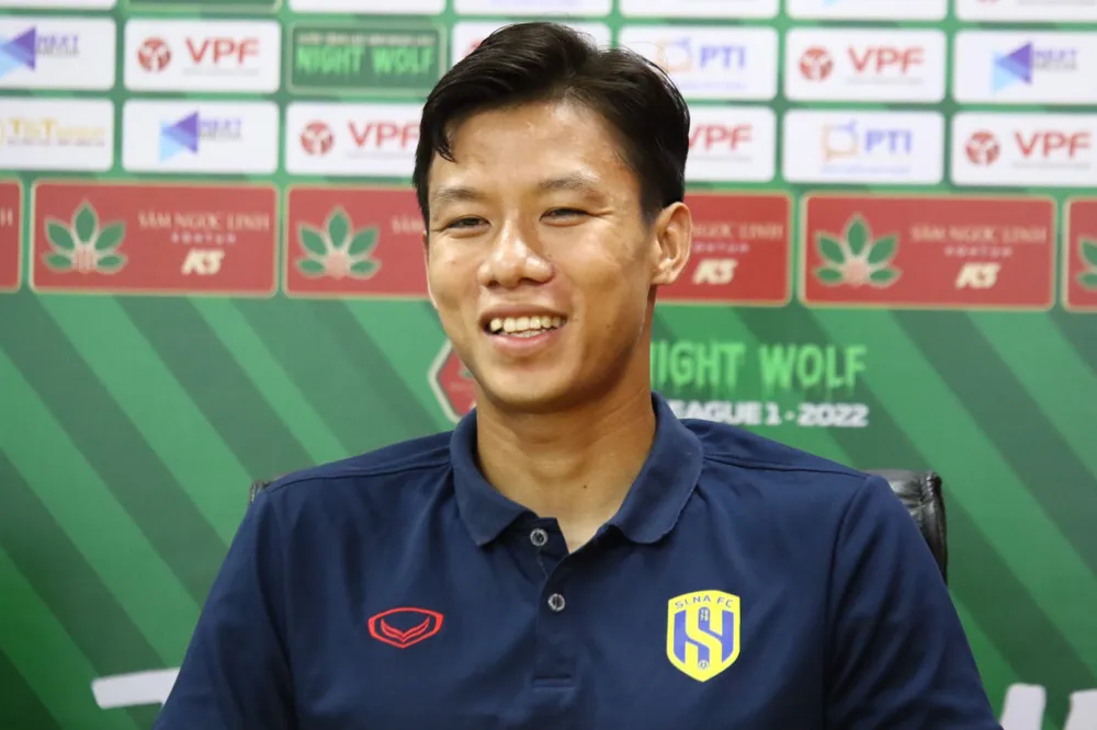 Quế Ngọc Hải đầy thoải mái trước trận đấu với Hà Nội FC. ẢNH: HẢI VĂN