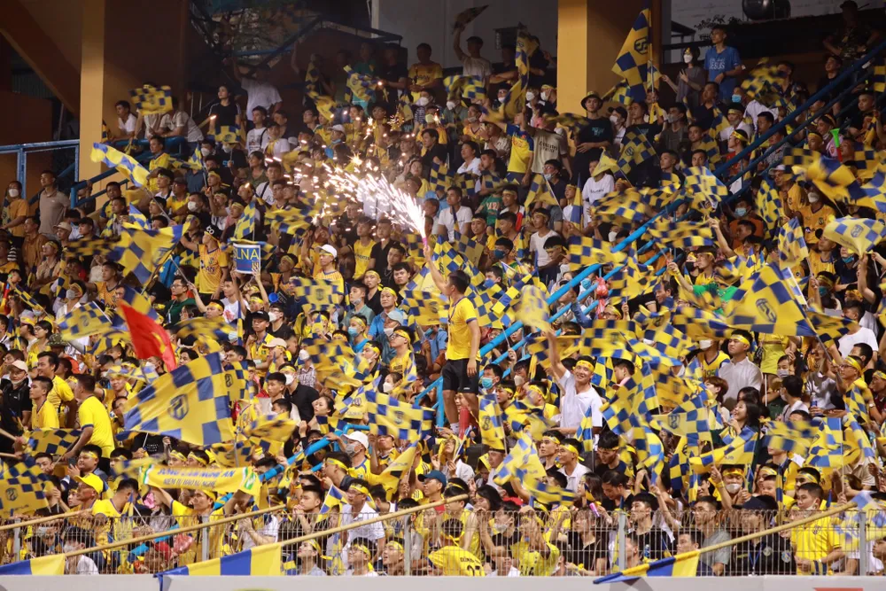 Sông Lam “nhuộm vàng” Hàng Đẫy ảnh 1