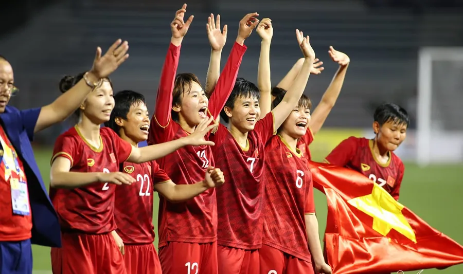 Tờ mờ sáng, các nữ tuyển thủ Việt Nam viết tâm thư cảm ơn người hâm mộ ảnh 1