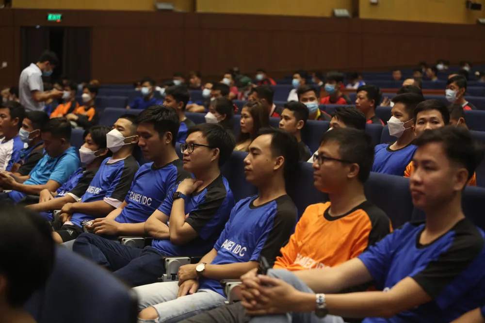 HLV Đinh Thế Nam hâm nóng ngày hội bóng đá phong trào Bình Dương ảnh 2