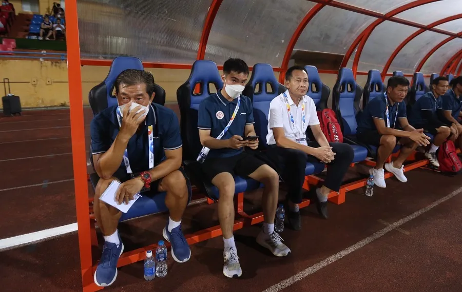 HLV Bae Ji-won đã thua trận thứ 4 khi dẫn dắt Viettel ở V-League 2022. ẢNH: MINH HOÀNG