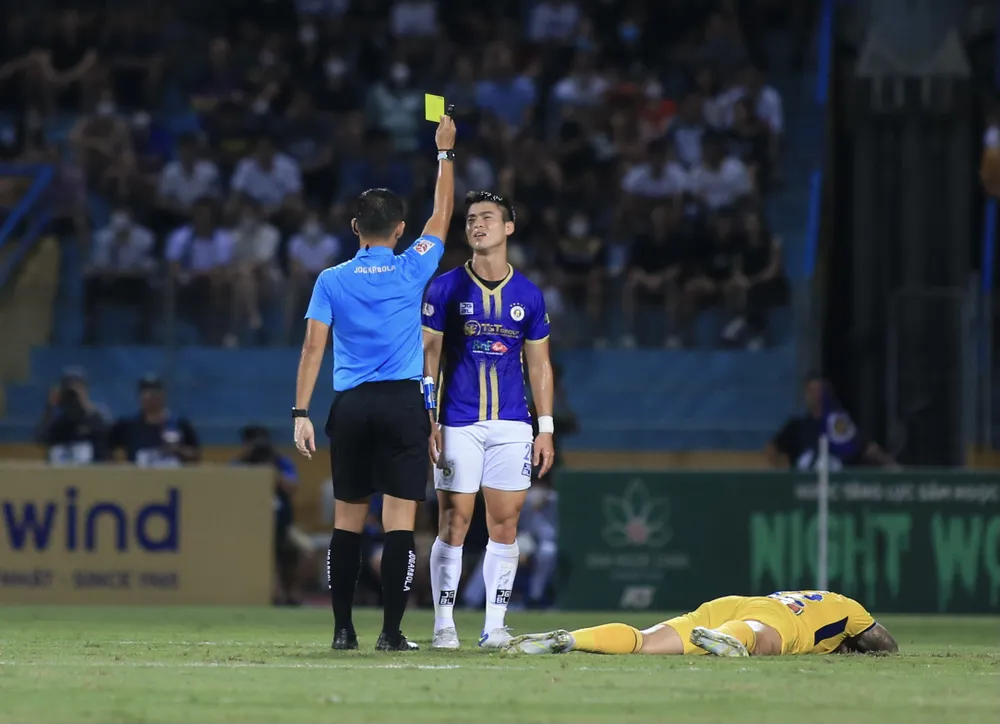 Trọng tài mắc sai lầm vì không thổi phạt đền cho HAGL ảnh 1