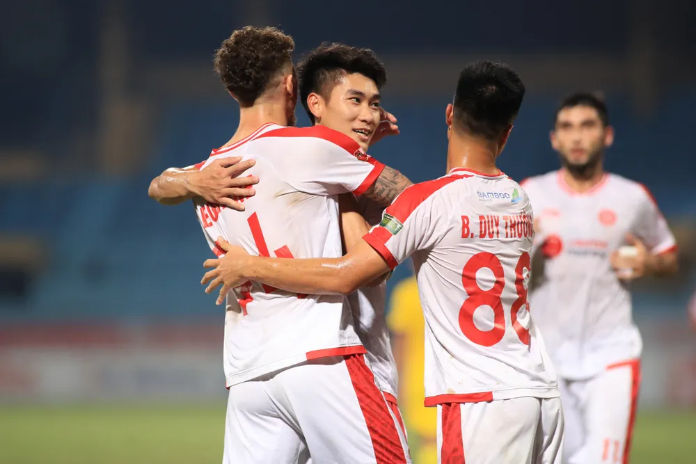 Viettel FC thắng SLNA và sự mạo hiểm mang tên Bùi Tiến Dũng ảnh 1