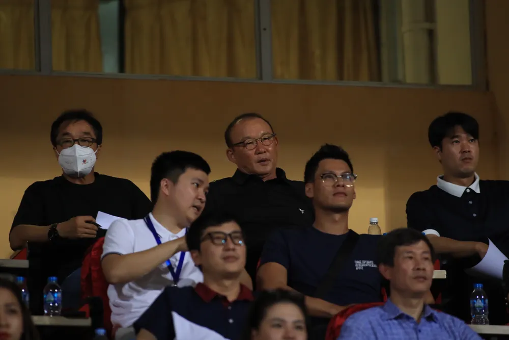 Viettel FC đánh bại SLNA trong ngày Bùi Tiến Dũng trở lại ảnh 1