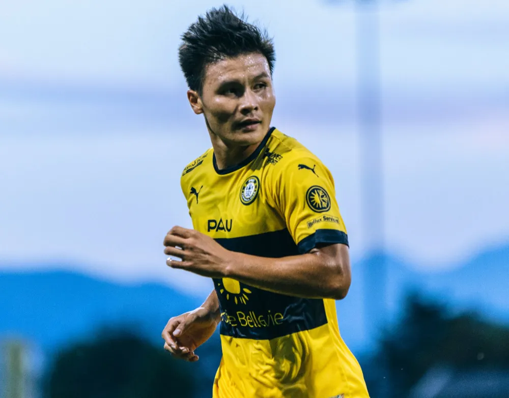 Thời gian đá cho Pau FC của Quang Hải ngày càng ít dần ảnh 1