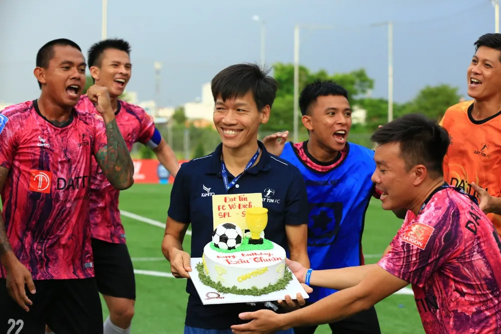 Đạt Tín sớm vô địch SPL-S4, đại gia Nghiêm Phạm Holdings phải đá ‘chung kết ngược’ ảnh 1