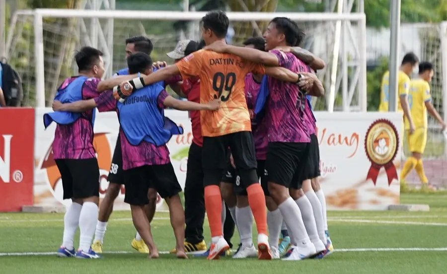 Khoảnh khắc đẹp của sân chơi 7 người lớn nhất miền Nam ảnh 1