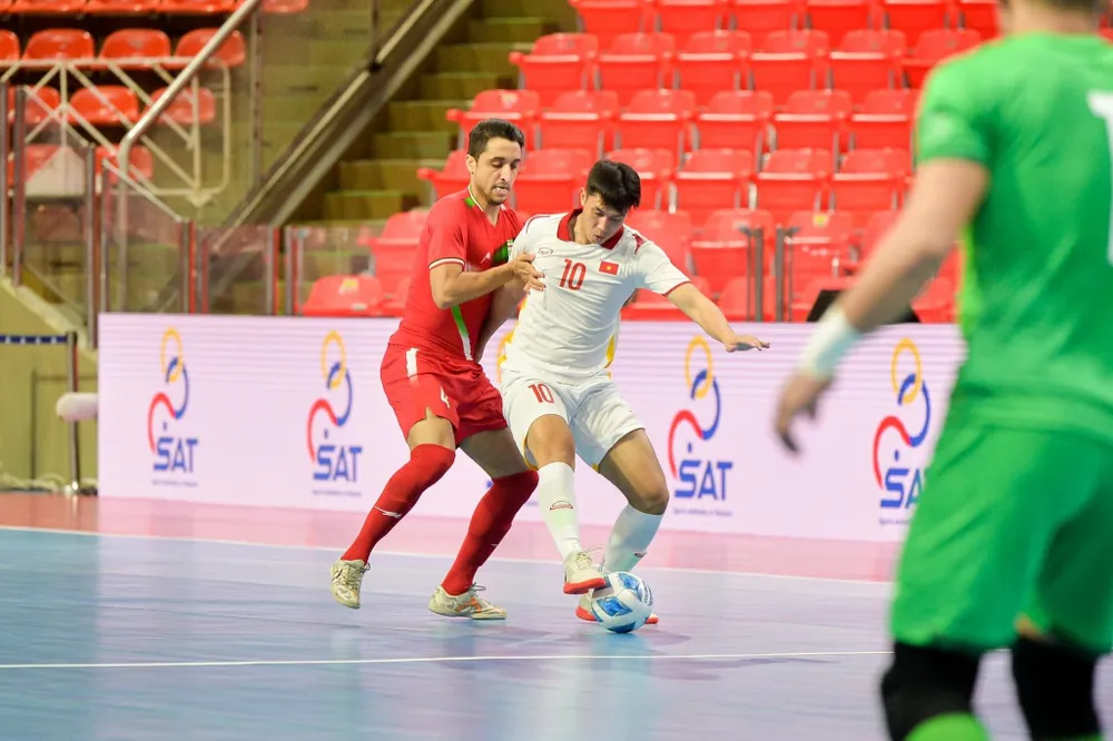 Chơi đầy cố gắng, futsal Việt Nam chưa thể khoả lắp trình độ với Iran ảnh 1
