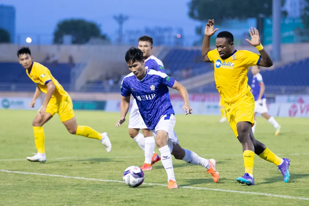 Đà Nẵng kiếm 1 điểm rời khỏi sân Vinh của SLNA. ẢNH: MINH HOÀNG