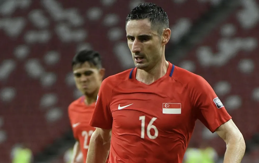 Trung vệ kỳ cựu Daniel Bennnett từng 3 lần vô địch AFF Cup. ẢNH: GETTY