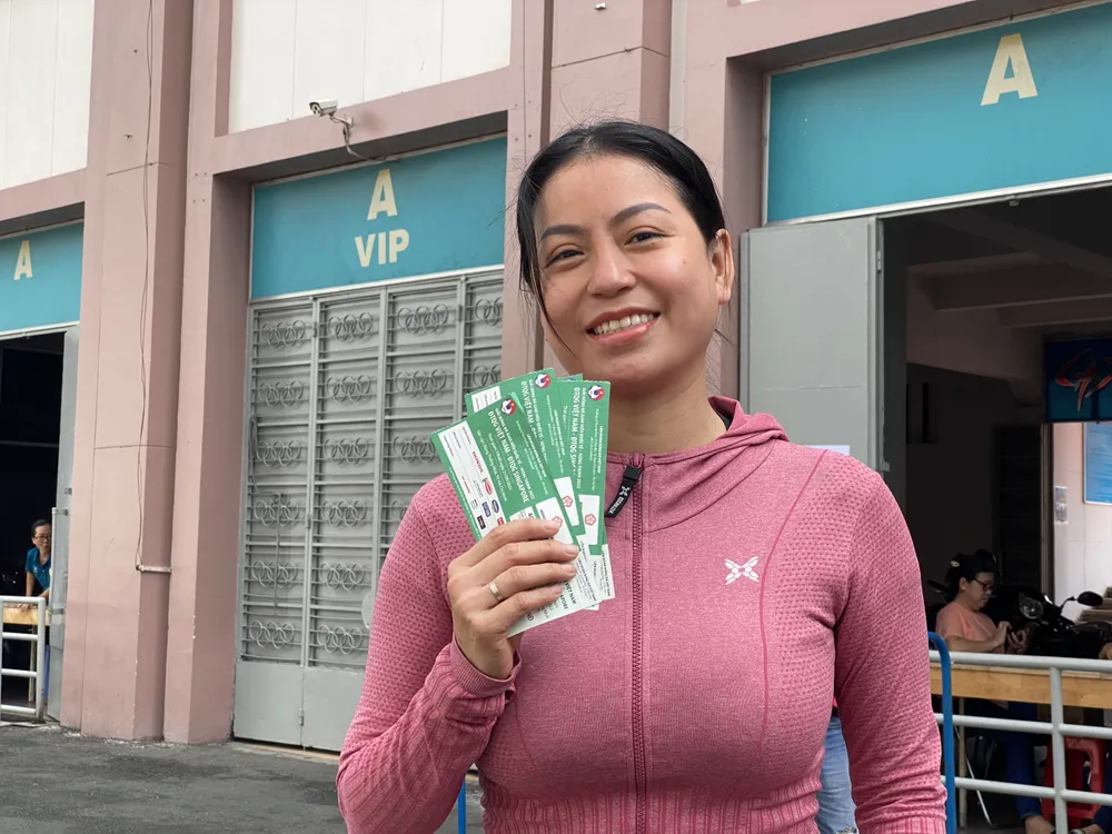 Đìu hiu khán giả mua vé xem trận Việt Nam - Singapore ảnh 6