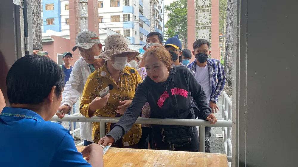 Đìu hiu khán giả mua vé xem trận Việt Nam - Singapore ảnh 7