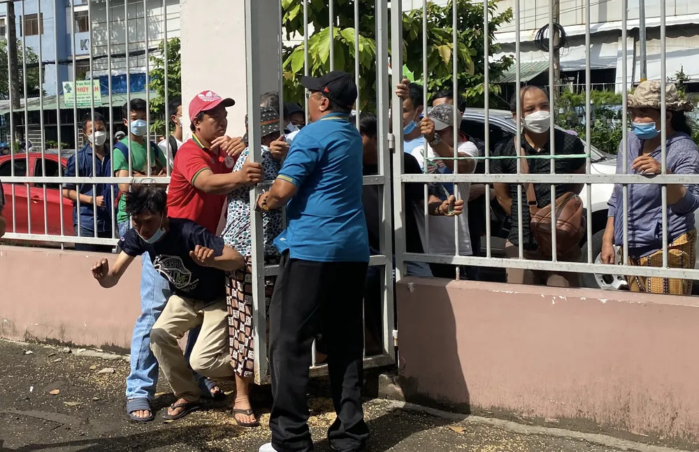 Đìu hiu khán giả mua vé xem trận Việt Nam - Singapore ảnh 4