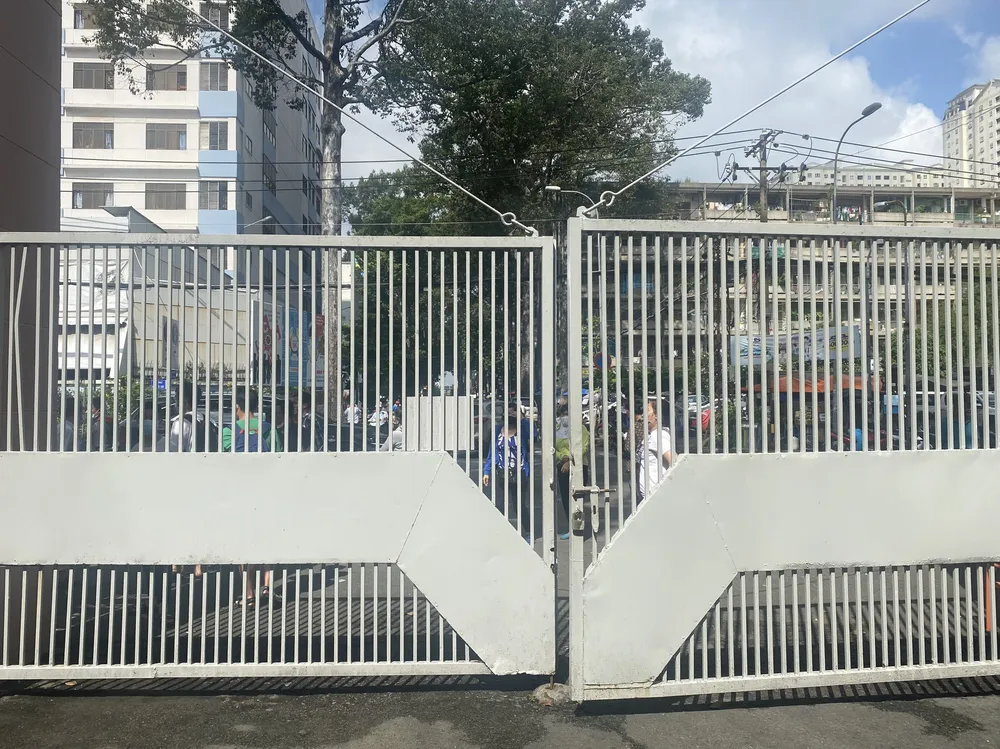 Đìu hiu khán giả mua vé xem trận Việt Nam - Singapore ảnh 1