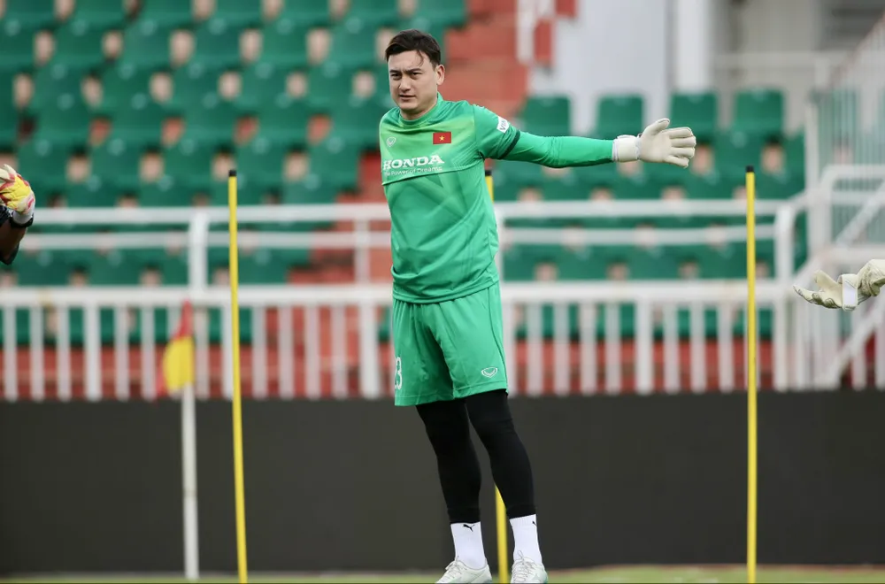 Nguyên Mạnh và Văn Lâm, HLV Park Hang-seo chọn ai cũng đau đầu ảnh 1