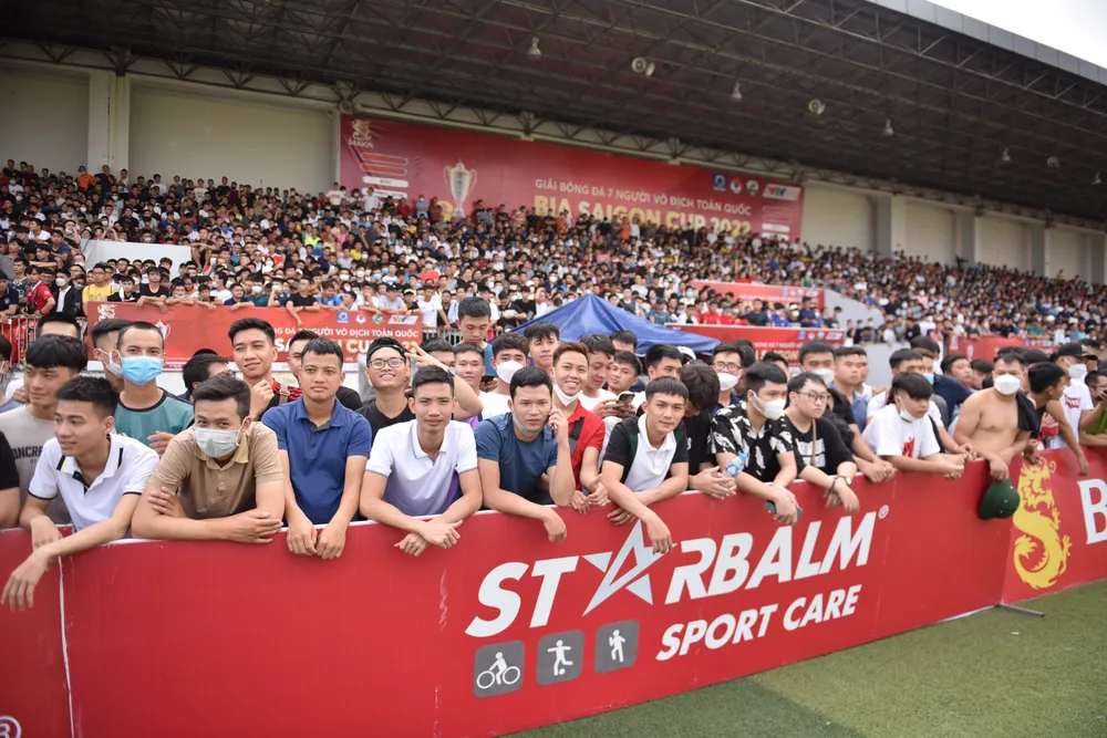 10.000 khán giả chứng kiến bóng đá TPHCM thắng lớn ở Giải 7 người toàn quốc ảnh 1