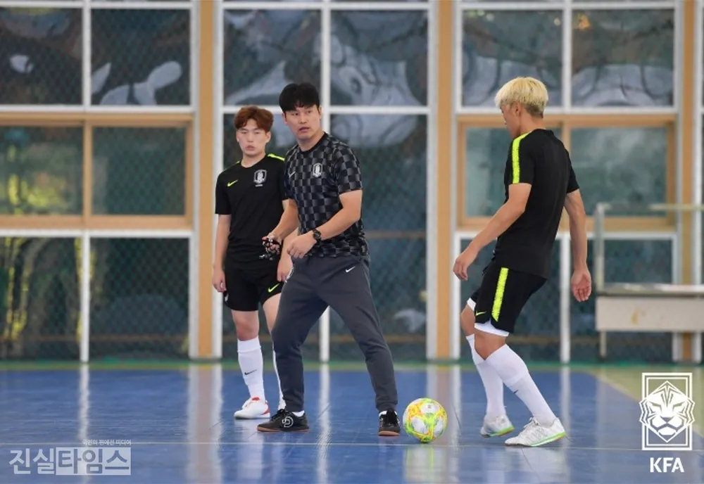 Sự khiêm nhường của futsal Hàn Quốc so với Việt Nam ảnh 1